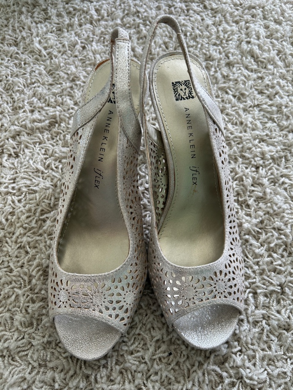 Anne Klein Womens Size 9.5 Light Gold Heels